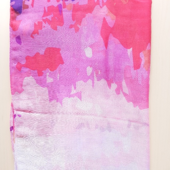 4 Scarfs! - Picture 7 of 8